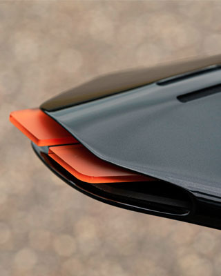 The striking rear fairing of the bike also bears the signature of Auto Fabrica
