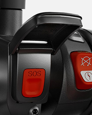 We see the ECALL switch of the F 750 GS.