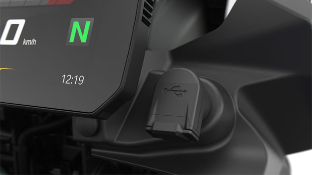 We see the USB port of the F 750 GS.