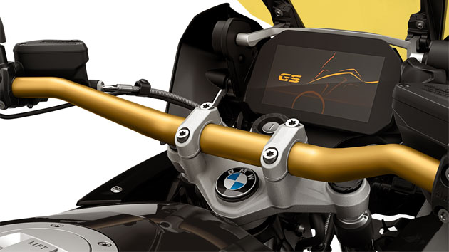 We see the 40 Years GS edition with golden handlebars.