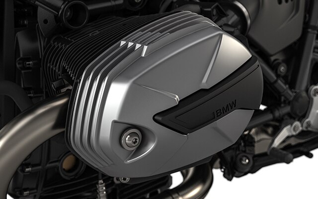 We see the two-cylinder boxer engine of the R nineT Pure.