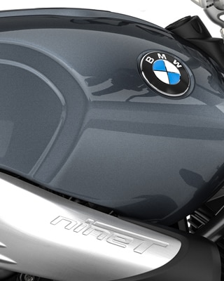 We see the tank of the R nineT Pure.