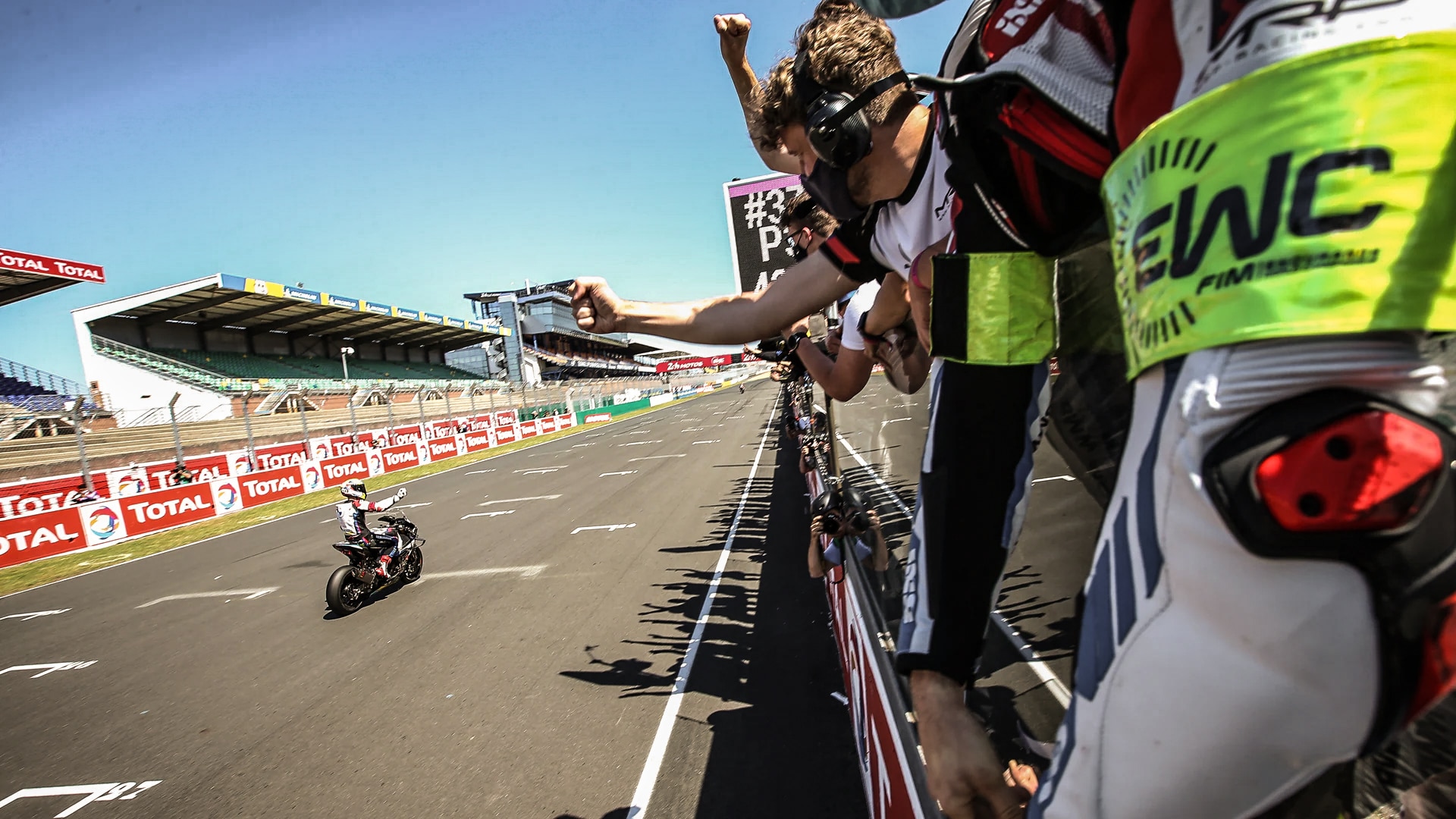 La M 1000 RR sur un circuit