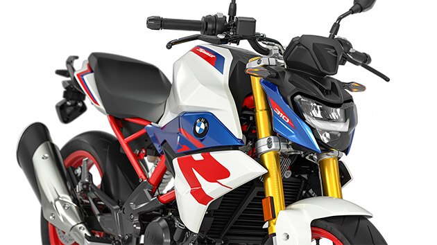 We see the standard DEL headlights and indicators of the G 310 R.