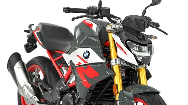 We see the standard DEL headlights and indicators of the G 310 R.