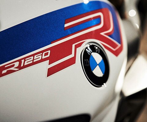 La BMW R 1250 R en style HP avec le réservoir à l'honneur