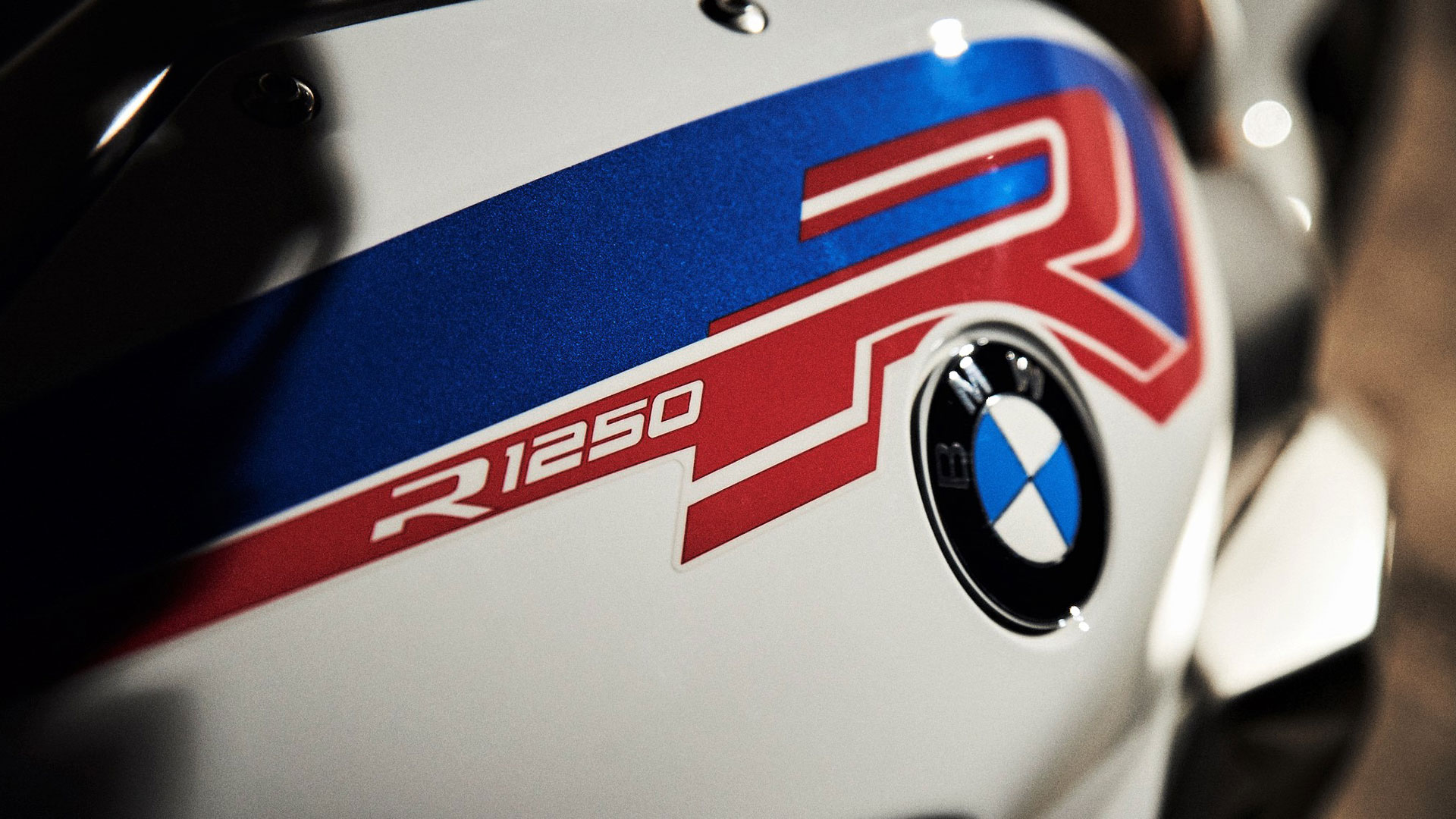 La BMW R 1250 R en style HP avec le réservoir à l'honneur