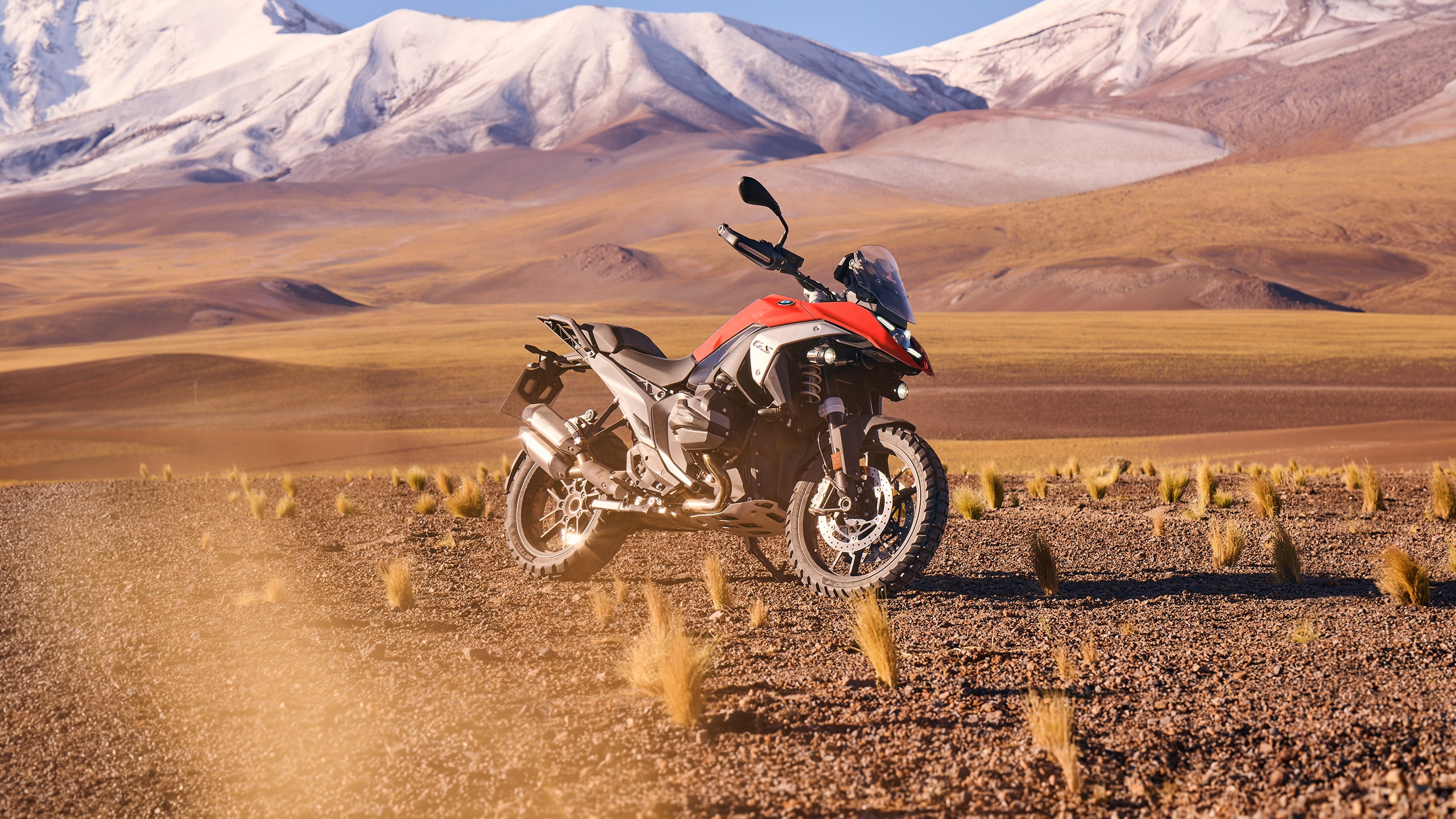 nsc-r1300gs-P0NA5-multiimage-2560x1440.jpg.asset.1755587655135.jpg